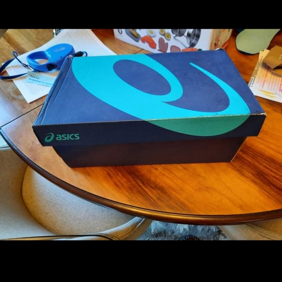 Asics brand new with tags - Picture 2 of 7